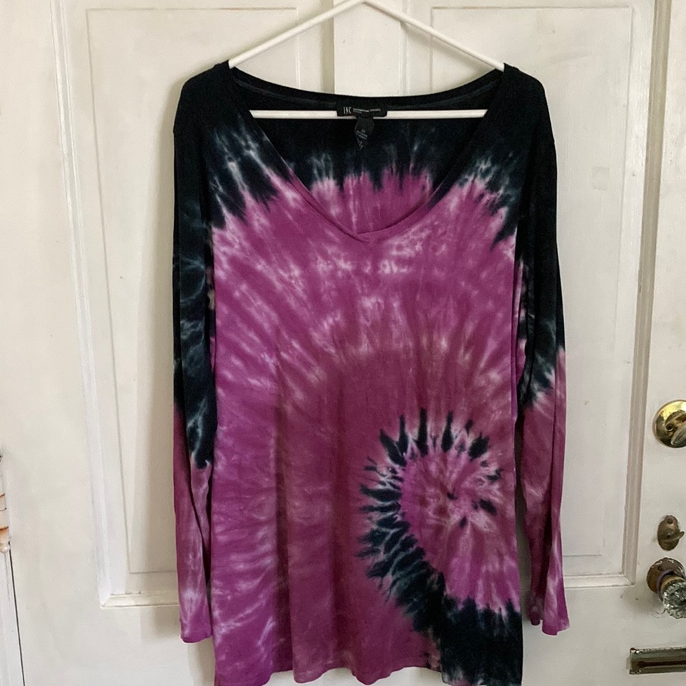 Long sleeve tie dyed shirt, matching scarf.